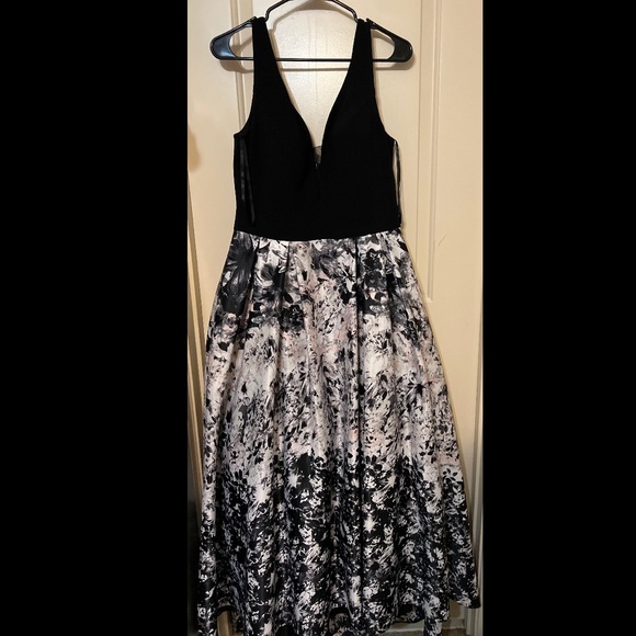 Xscape Women's Floral Sleeveless Knee Length Evening Dress Black Size 12
